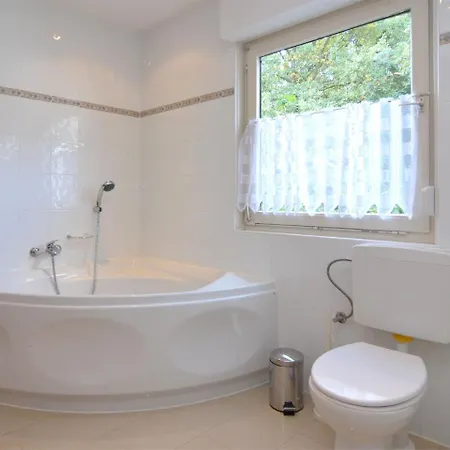 Cozy In Hildfeld With Private Garden Ferienhaus