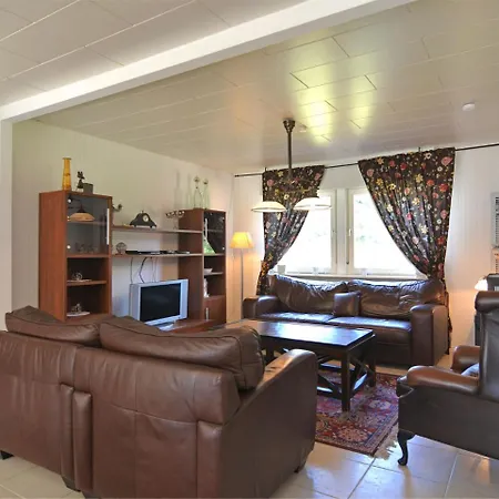 Cozy In Hildfeld With Private Garden Ferienhaus