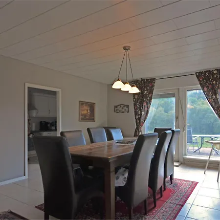 Cozy In Hildfeld With Private Garden Ferienhaus